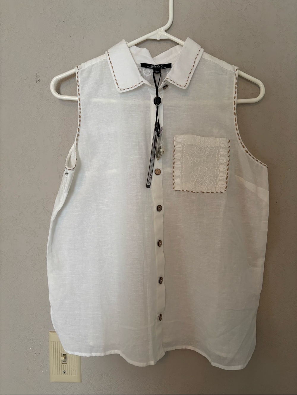 CHARLIE B Sleeveless White Button-Up Linen Blend Tank - Picture 2 of 10